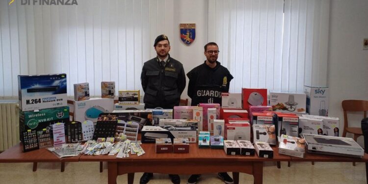 Potenza, sequestrati 2.500 prodotti non sicuri: controlli della Guardia di Finanza in negozi e aziende