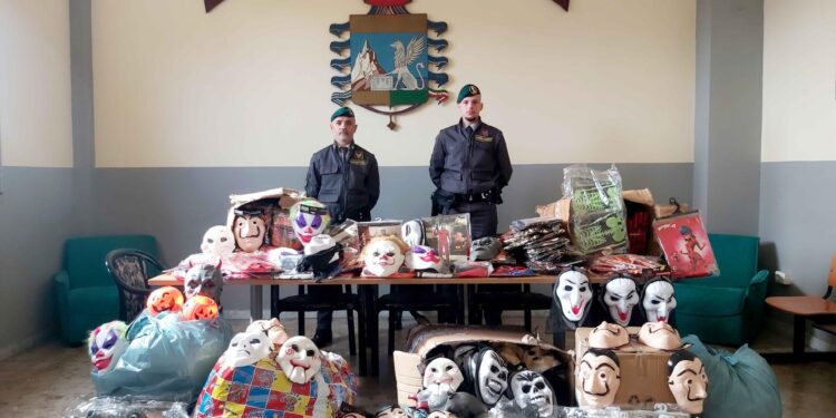 Otre 100mila prodotti di Halloween non sicuro sequestrati in provincia di Napoli