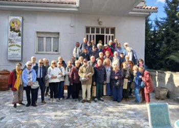 Sassano accoglie 50 ospiti dalla Toscana: tra turismo, cultura e tradizione in visita all’azienda “Amaro Penna”