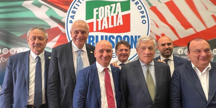 Nicola Caputo dopo le dimissioni da assessore regionale aderisce a Forza Italia: “Scelta coerente, non mi candido”