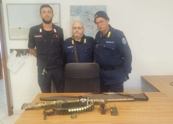 Usava richiami acustici illegali durante la caccia: denunciato un uomo a Capaccio Paestum