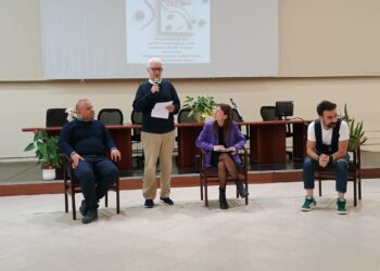 Don Roberto Faccenda presenta a Sant’Arsenio il suo libro “A(r)marsi con cinque ciottoli”: una guida per affrontare la vita con fiducia e speranza