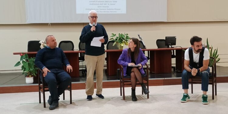 Don Roberto Faccenda presenta a Sant’Arsenio il suo libro “A(r)marsi con cinque ciottoli”: una guida per affrontare la vita con fiducia e speranza