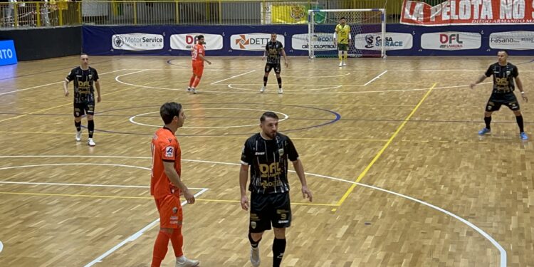 Sporting Sala Consilina vs Active Network finisce 3-3 tra show e polemiche arbitrali