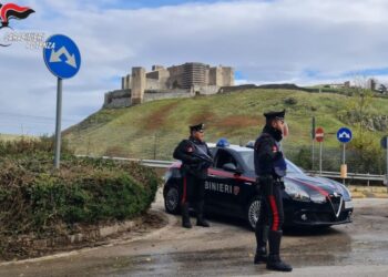 Picchia la moglie mentre sta allattando: arrestato un 20enne a Melfi