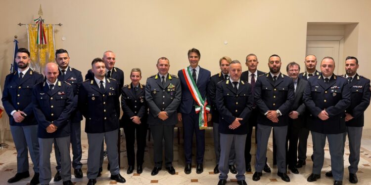 Rapina al portavalori di Potenza, encomi ai poliziotti che arrestarono i responsabili: “Un’azione esemplare che ha restituito sicurezza alla città”