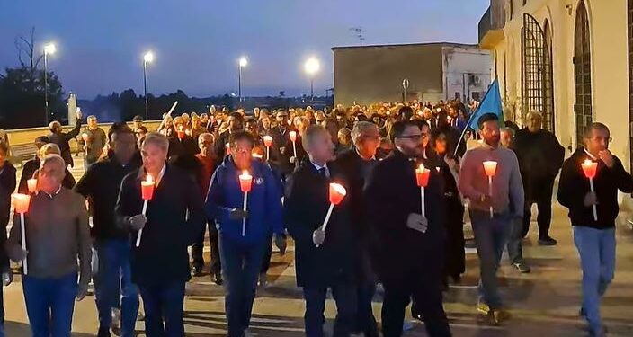 Braccianti morti in incidente sulla sulla Fondovalle dell’Agri: una fiaccolata per ricordarli