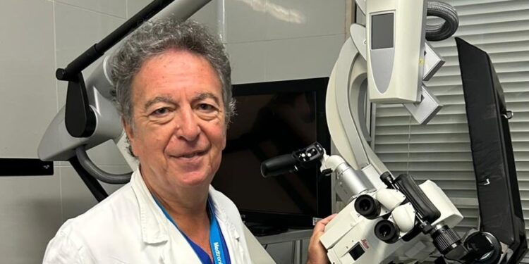 Straordinario intervento al “Ruggi” di Salerno: 55enne torna a camminare dopo la rimozione di un rarissimo tumore midollare