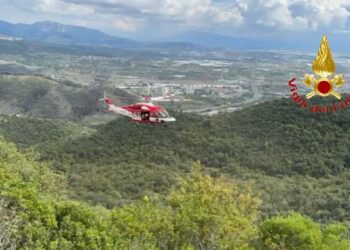 Giù dal burrone con l’auto a Salerno: grave un 51enne. Allarme lanciato dal sistema di geolocalizzazione dell’auto