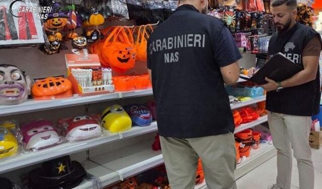 I Nas di Salerno sequestrano oltre mille giocattoli e articoli di Halloween non sicuri: sanzioni per 6mila euro