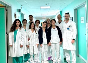 Rischia di perdere la vista a causa di una scheggia di un piatto, bimba salvata a Polla