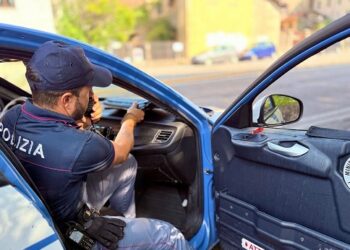 Non si ferma al posto di blocco sull’A3: inseguito e arrestato a Cava de’ Tirreni con oltre 4 chili di droga