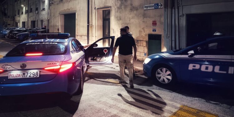 Tenta di dare fuoco ai vicini tra cui un bimbo di un anno: arrestata 34enne a Matera