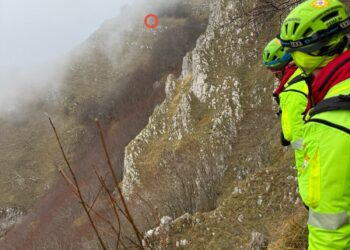 Escursionista di Battipaglia ferito a Positano, tre alpinisti salvati in Irpinia