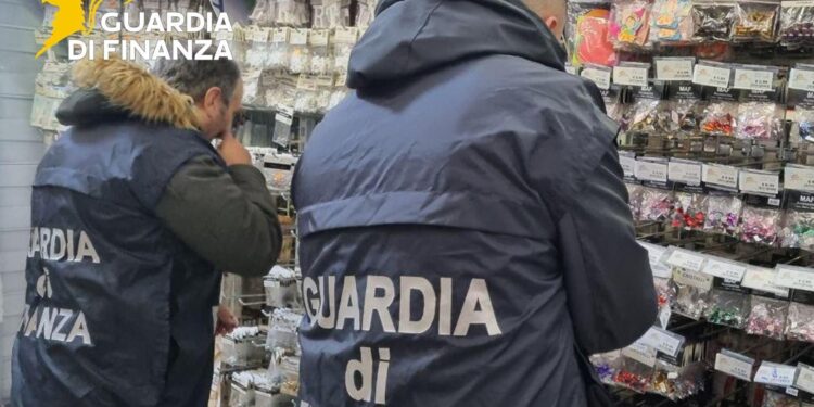 Potenza, sequestrati 22.800 prodotti non sicuri: le Fiamme Gialle intensificano i controlli nelle aziende e nei negozi