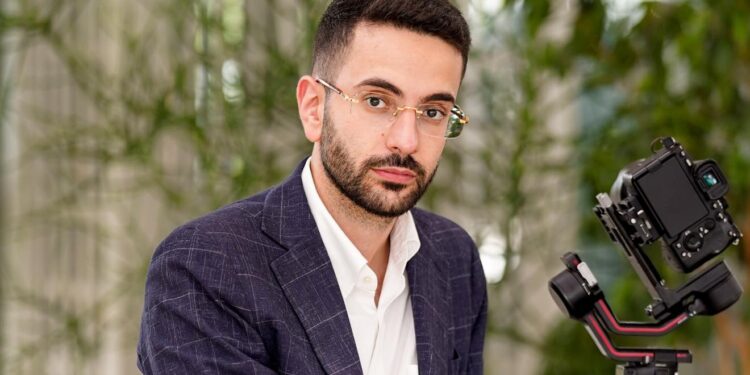 Il cilentano Alfiero Crisci è il fotografo ufficiale del Live Tour 2025 di Clementino