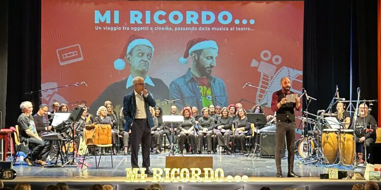 Dal Vallo di Diano, lo spettacolo “Mi Ricordo” conquista Montichiari: entusiasmo e standing ovation al Cinema Teatro Gloria