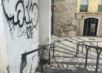 Potenza, muri del centro storico imbrattati. Il sindaco Telesca: “Tolleranza zero”