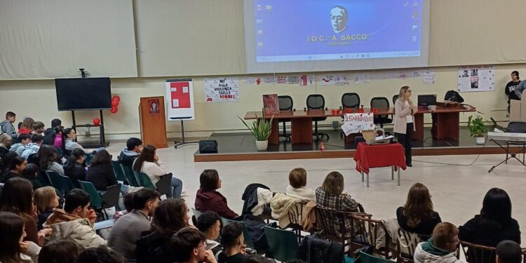 Al “Sacco” di Sant’Arsenio la voce degli studenti rompe il filo della violenza