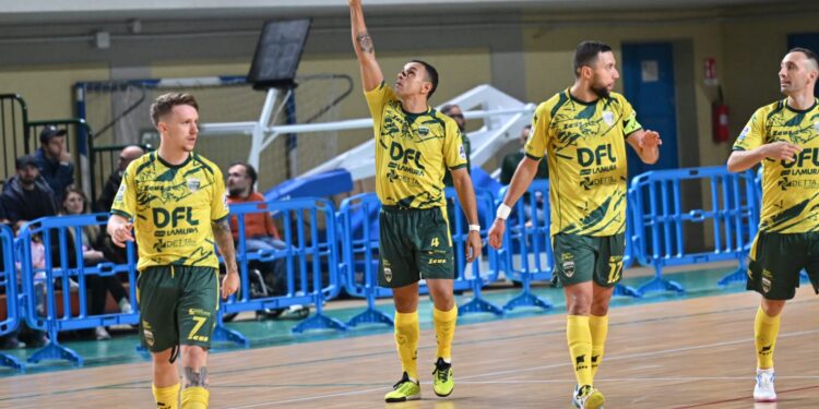 Lo Sporting Sala Consilina vola a Mola: 3-1 al Capurso e secondo posto blindato