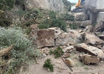 Cetara, prorogata fino alle 20 la chiusura della SS163 Amalfitana per disgaggio dei massi pericolanti