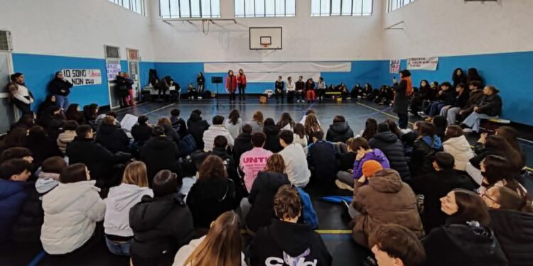 Sala Consilina: “L’amore non ha lividi”, al “Cicerone” una giornata di testimonianza contro la violenza sulle donne