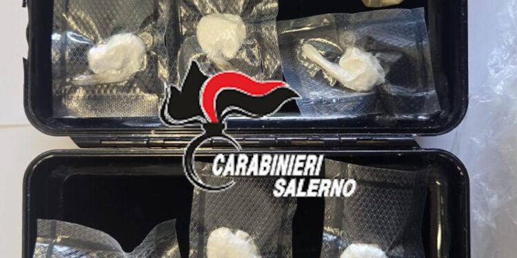 Salerno, arrestato per spaccio: trovato con cocaina e crack