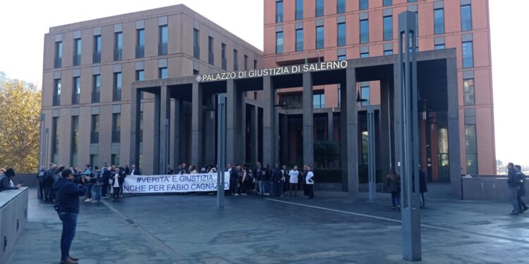 A Salerno un flash mob per il colonnello Fabio Cagnazzo, accusato dell’omicidio del sindaco pescatore di Pollica