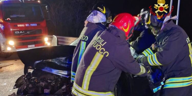 Incidente mortale, auto in fiamme e soccorsi in montagna. Tragico bilancio del fine settimana nel potentino