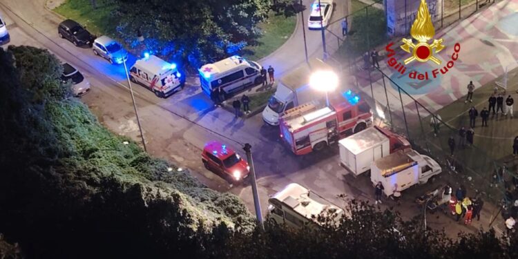 Auto sfonda la ringhiera e precipita nella scarpata: paura a Salerno. Conducente salvo per miracolo