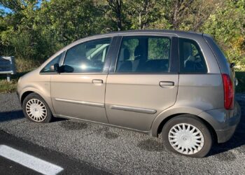 Pneumatici squarciati all’auto della sindaca nel potentino: Libera condanna il gesto