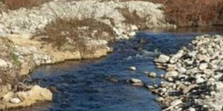 Battipaglia. Acque scure nel Tusciano: il Comune segnala il fenomeno alla Procura