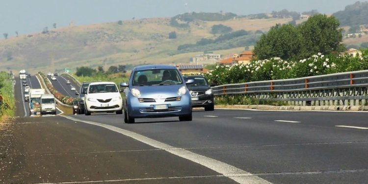 Esodo delle festività natalizie, da oggi a lunedì 22 dicembre previsti 3 milioni e mezzo di veicoli sulle strade Anas