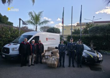La Guardia di Finanza di Salerno dona centinaia di capi di abbigliamento sequestrati