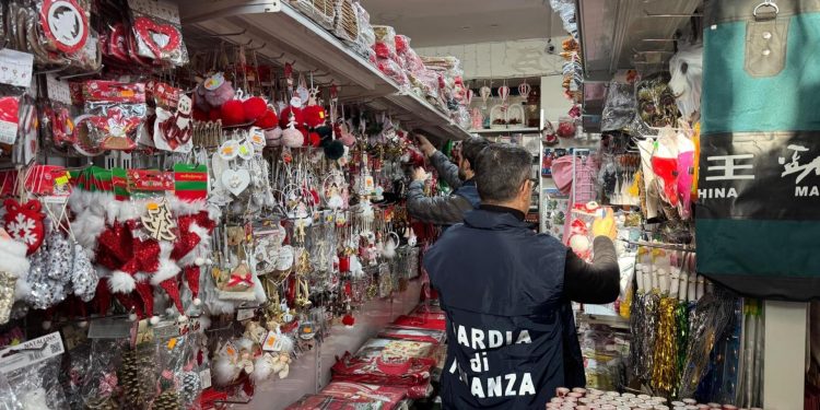 Maxi sequestro di fuochi d’artificio e prodotti natalizi non sicuri ad Avellino