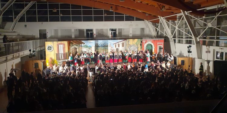 “Rusina ’a Zengara” incanta Sant’Arsenio: trionfo di pubblico e applausi per la prima del musical scritto da Peppino Amabile