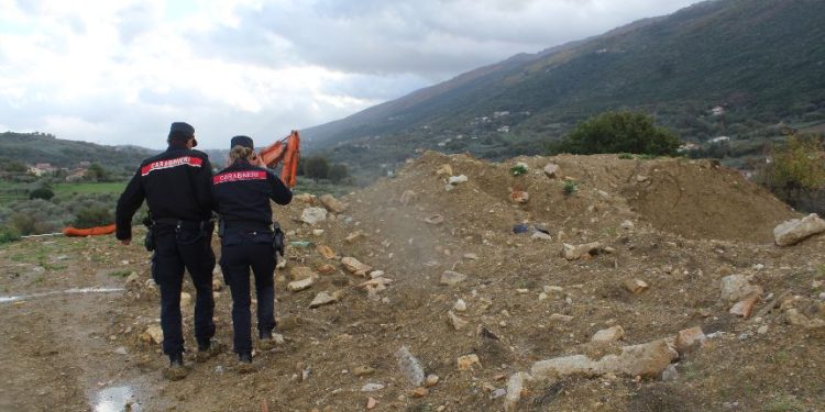 Interrano rifiuti per ampliare la superficie dell’azienda: scoperto a Roccadaspide