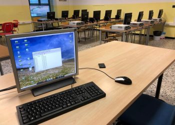 Maxi furto in una scuola a Buccino: rubati computer e materiale informatico