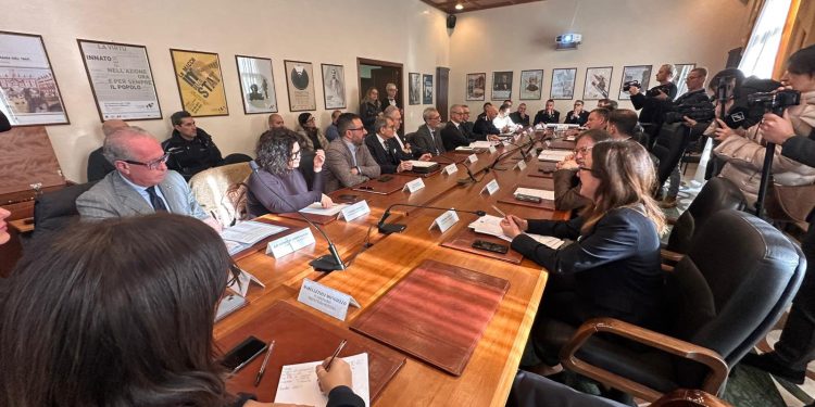 Potenza pronta a garantire sicurezza e ordine per le festività natalizie e il passaggio della Fiamma Olimpica