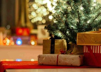 Natale 2025, famiglie prudenti ma fiduciose: spesa media vicina ai 700 euro