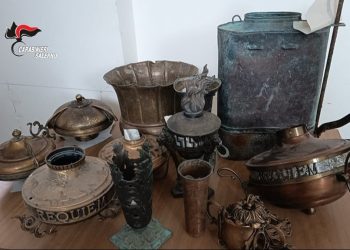Furti nel cimitero e vilipendio delle tombe: un arresto a Capaccio Paestum