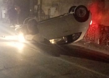 Paura a Sala Consilina: auto si ribalta con a bordo due persone