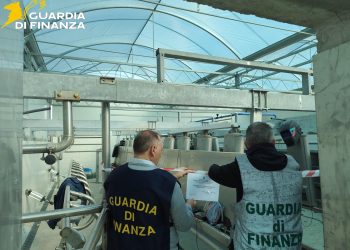 Abusi edilizi e scarichi illeciti nel fiume Sele: maxi operazione della Guardia di Finanza a Eboli