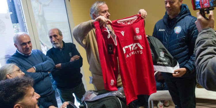La Fondazione Angelo Vassallo dona materiale della Nazionale di basket al Baskin Golfo di Policastro