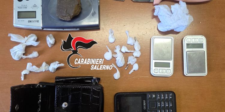 Pontecagnano Faiano, minorenne arrestato per droga: trovato con cocaina, hashish e bilancini