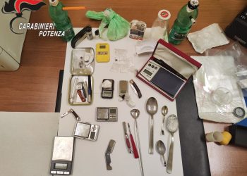 Droga ed esplosivi nel potentino: arresto e denunce dopo un’operazione dei Carabinieri
