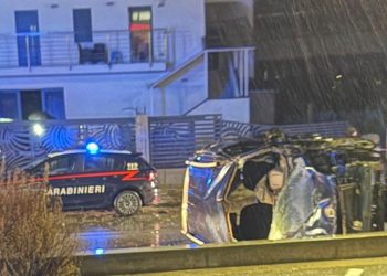 Auto si ribalta a Sala Consilina, feriti lievi