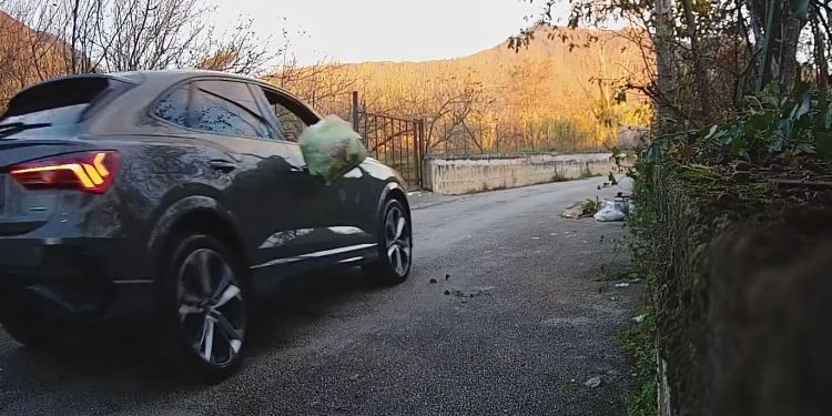 Rifiuti lanciati dalle auto: la videosorveglianza incastra gli incivili. Multe e denunce a Sarno