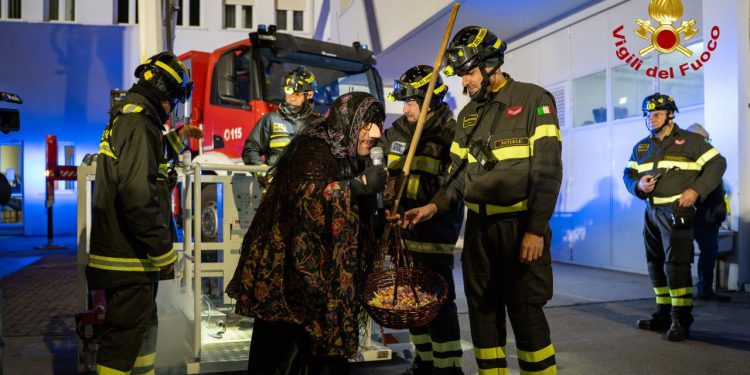 “Aspettando la Befana”: grande festa alla caserma dei Vigili del Fuoco di Potenza