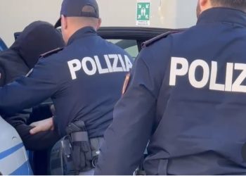 Salerno, blitz antidroga della Polizia: arrestato un uomo con un chilo di hashish e 19 mila euro in contanti